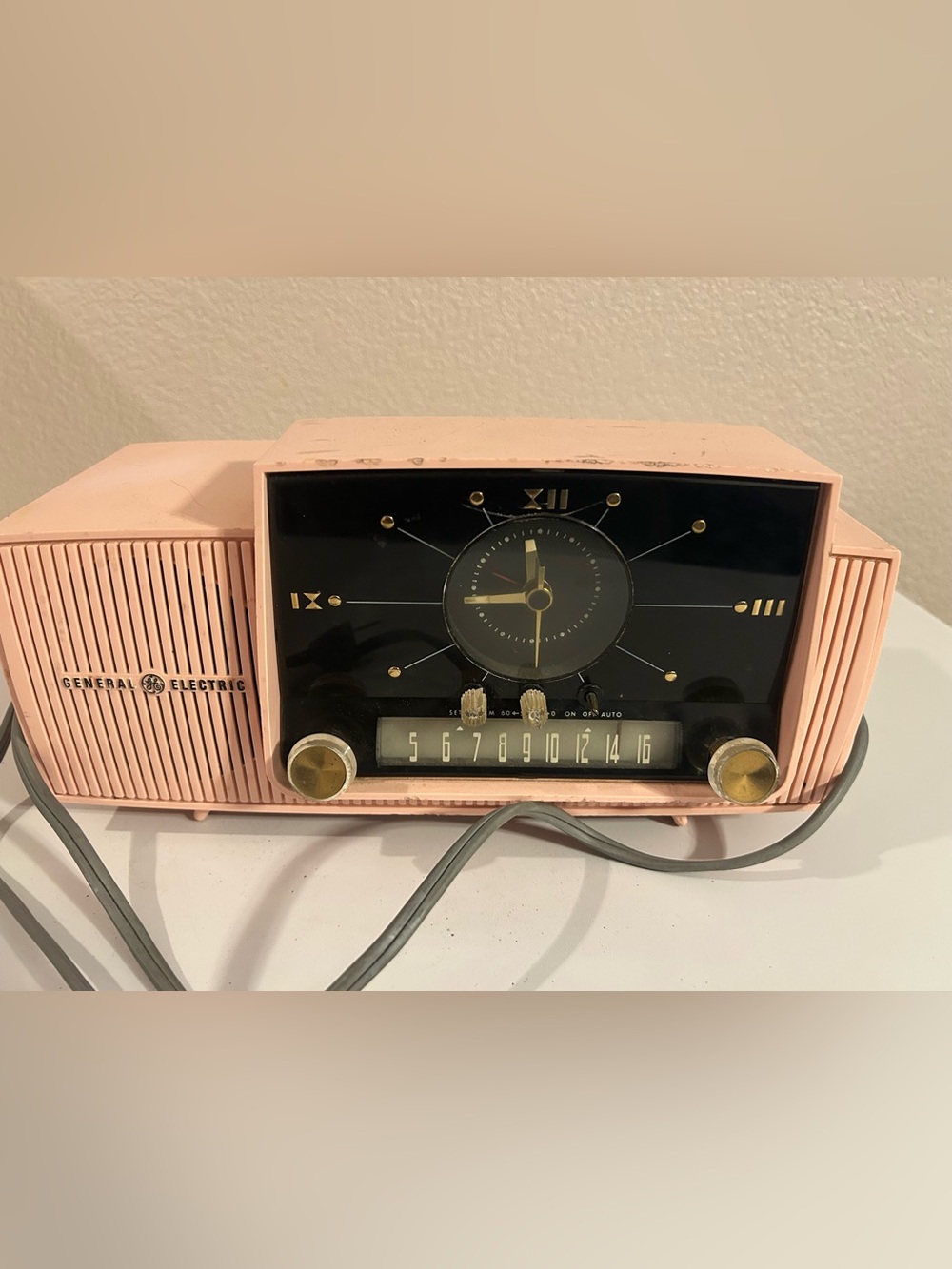 Vintage 1950s Clock Radio General Electric Model 913 D Pink